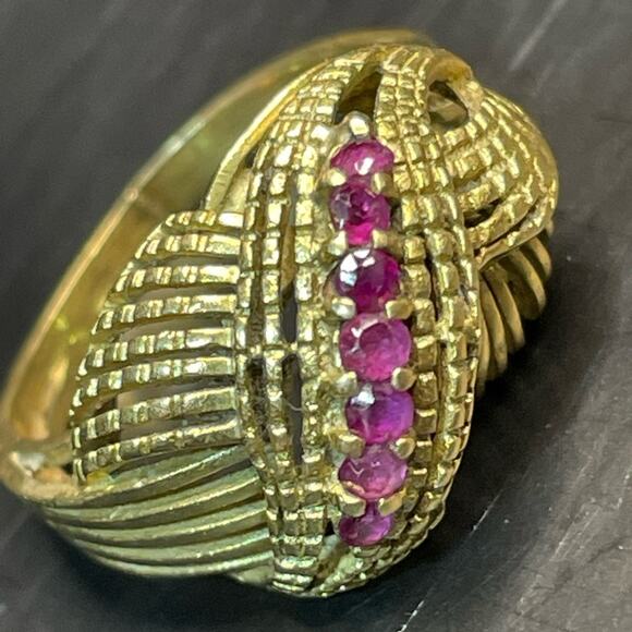 18k Solid Gold and Ruby Ring - Picture 1 of 5